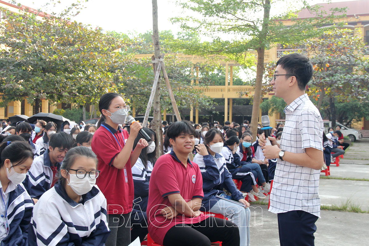 Tuyên truyền Luật An ninh mạng cho học sinh trường THPT B Phủ Lý
