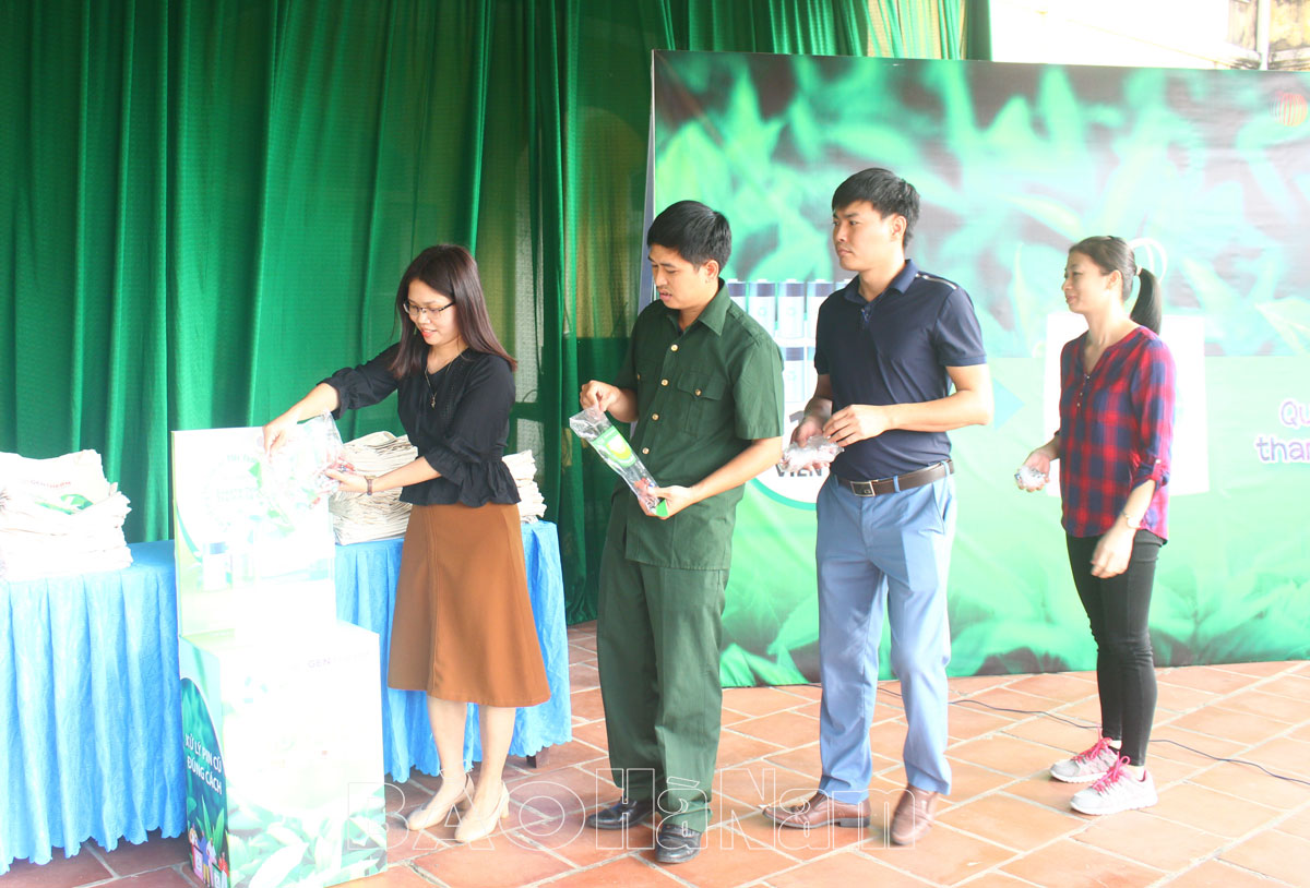 Ngày hội thu pin cũ tại Trường THPT B Duy Tiên