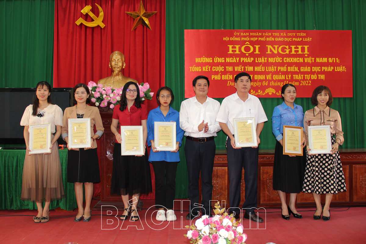 Duy Tiên trao giải cuộc thi “Tìm hiểu Luật Phổ biến, giáo dục pháp luật”