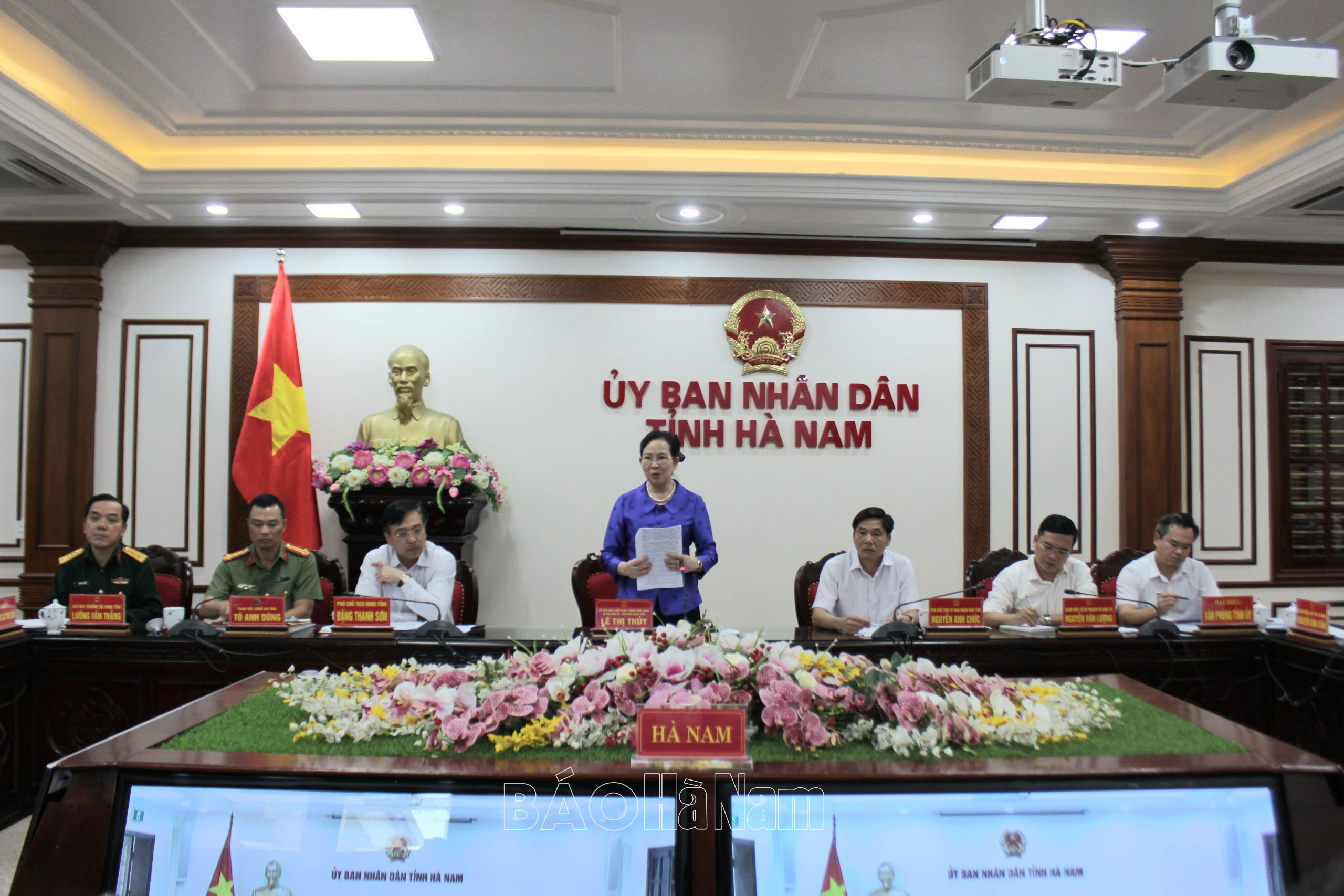 UBND tỉnh thảo luận các nội dung trình HĐND tỉnh