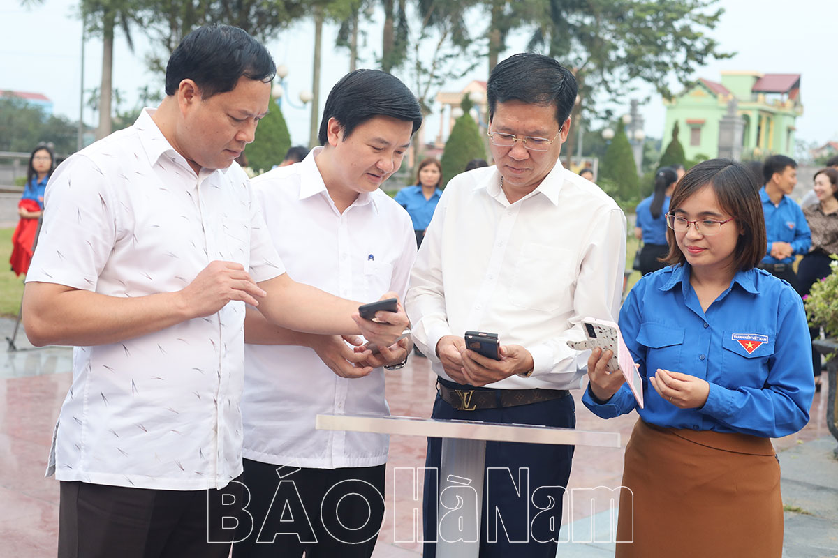 Số hóa thông tin di tích lịch sử Đền thờ Chủ tịch Hồ Chí Minh tại khu lưu niệm Cát Tường