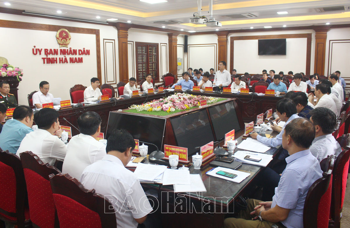 UBND tỉnh thảo luận các nội dung trình HĐND tỉnh và các nội dung khác theo thẩm quyền