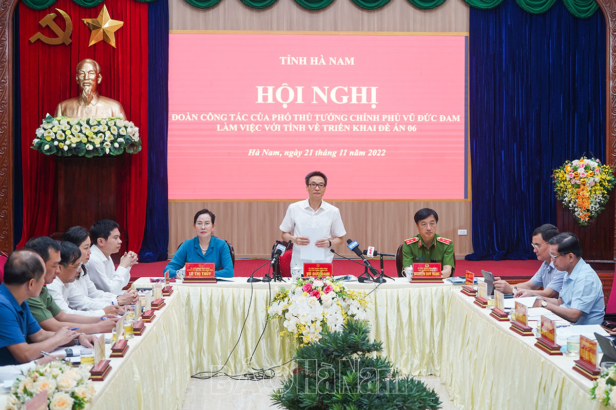 Phó Thủ tướng Chính phủ Vũ Đức Đam kiểm tra triển khai thực hiện Đề án 06 tại Hà Nam