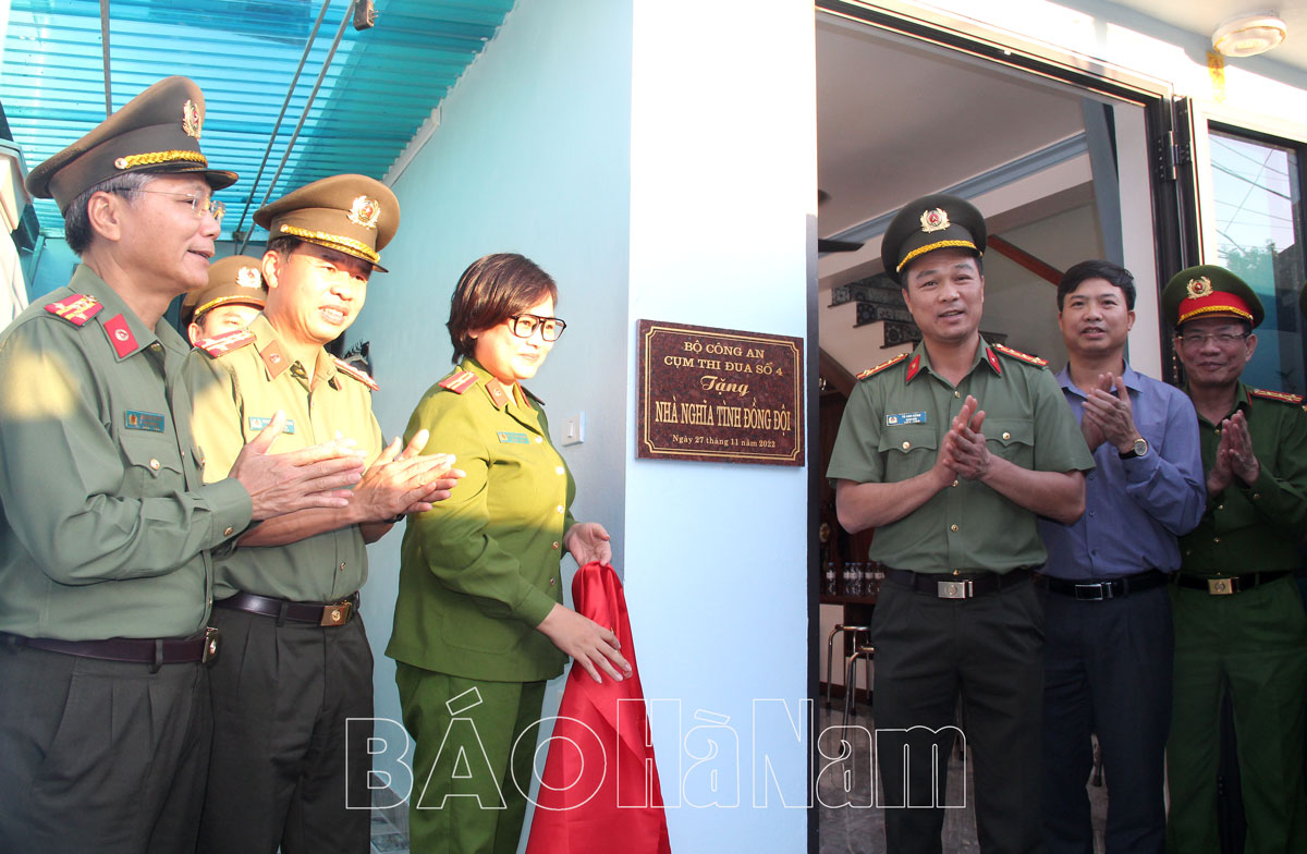 Khánh thành và bàn giao nhà nghĩa tình đồng đội CAND