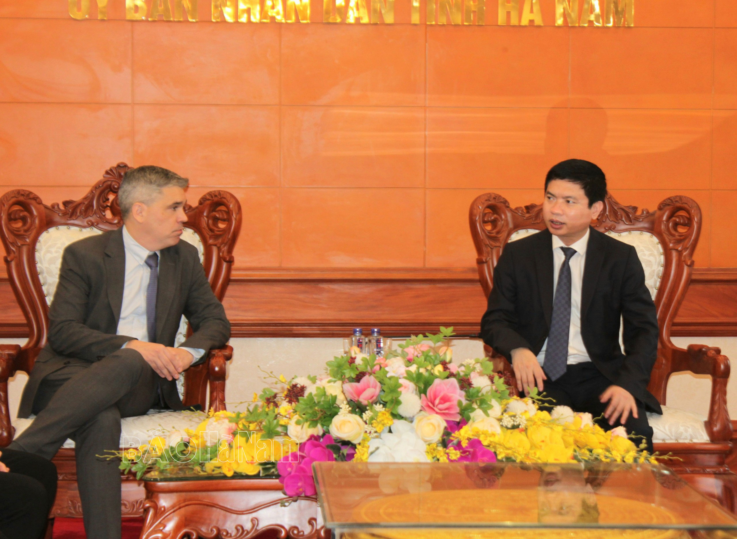 Đồng chí Chủ tịch UBND tỉnh Trương Quốc Huy làm việc với Tổng Giám đốc Công ty Friesland Campina Việt Nam