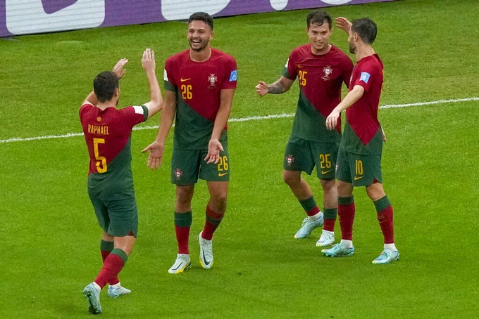 World Cup 2022: Tây Ban Nha thua Morocco ở loạt “đấu súng”, Thụy Sỹ thua đậm Bồ Đào Nha