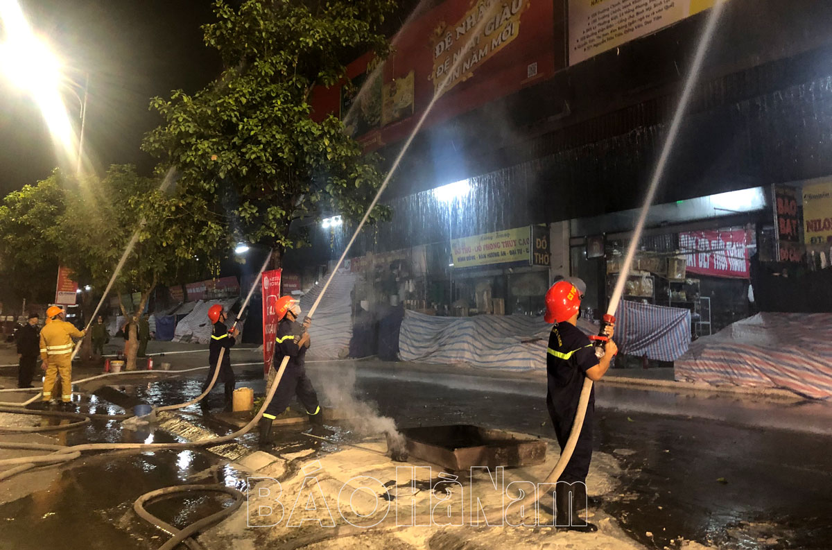 Diễn tập phương án chữa cháy, cứu nạn, cứu hộ tại chợ Bầu