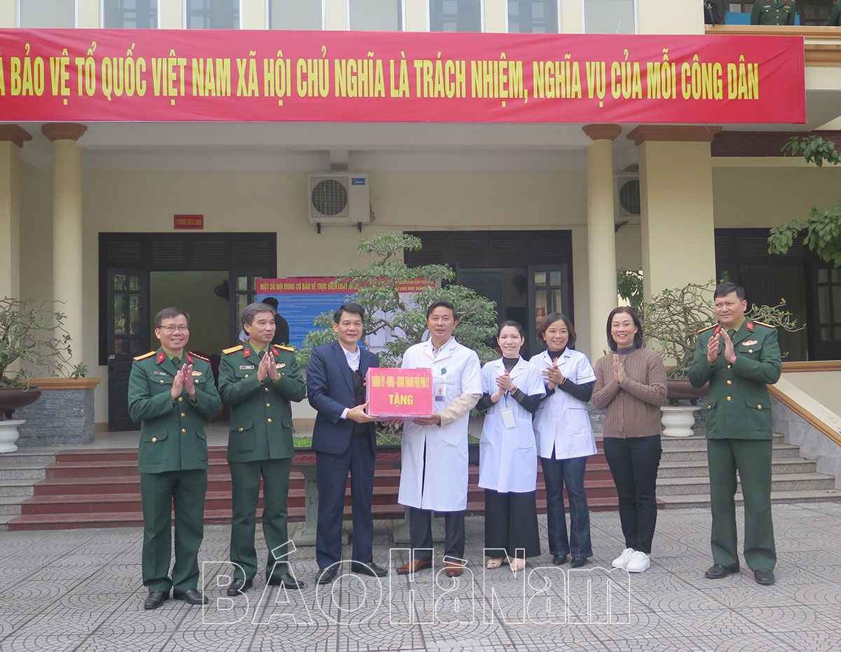 Bí thư Thành ủy Phủ Lý kiểm tra công tác khám tuyển nghĩa vụ quân sự