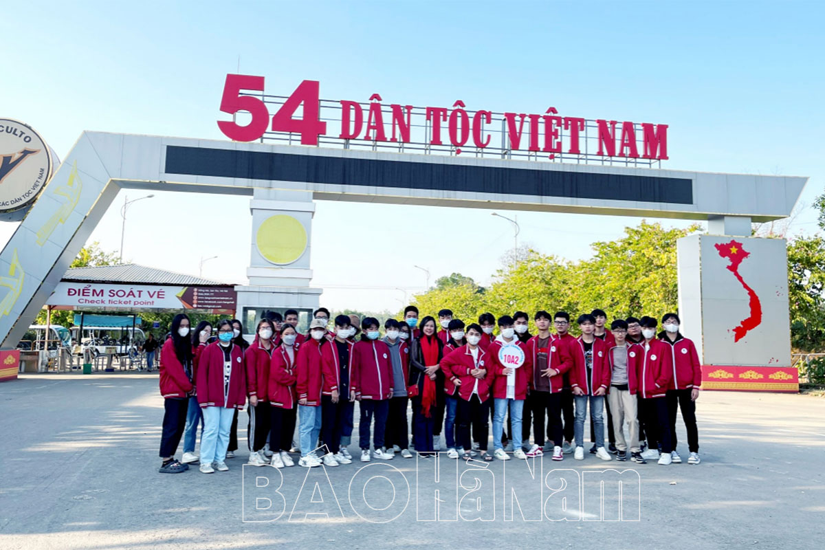 Trường THCS&THPT Nguyễn Tất Thành cơ sở Hà Nam tổ chức hoạt động trải nghiệm cho học sinh