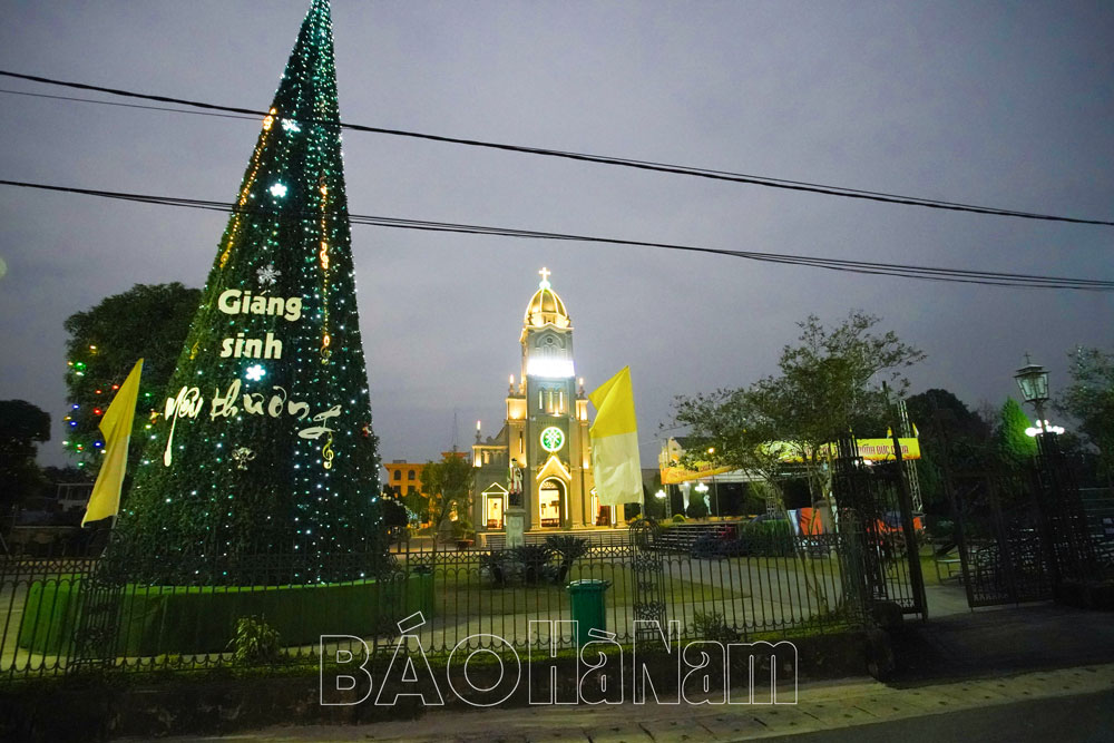 Các xứ, họ đạo trang hoàng đón Noel