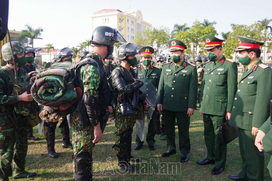 Phát huy truyền thống anh hùng, xây dựng lực lượng vũ trang tỉnh vững mạnh