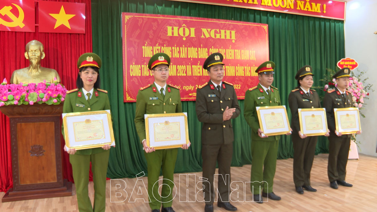 Công an thành phố Phủ Lý tổng kết công tác xây dựng Đảng, công tác kiểm tra giám sát, công tác công an năm 2022