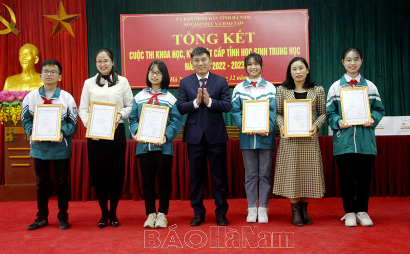 Ba dự án được đánh giá xuất sắc tại Cuộc thi KHKT dành cho học sinh trung học cấp tỉnh năm học 2022- 2023