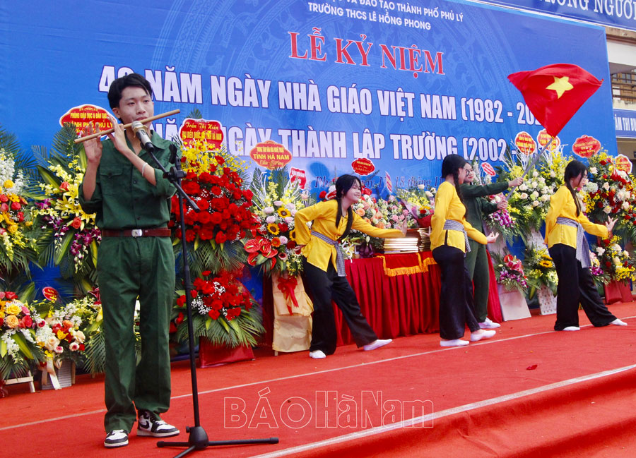 Phạm Thế Anh – Cậu học trò “bén duyên” với cây sáo trúc