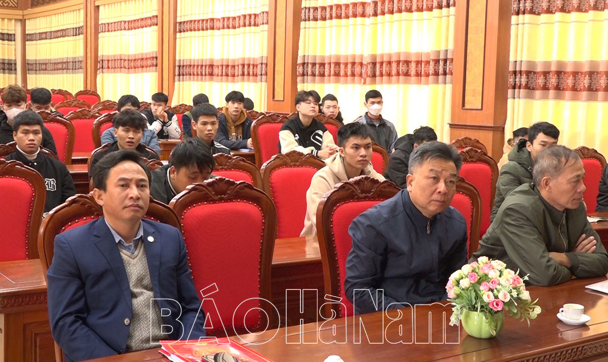 Kim Bảng bồi dưỡng nhận thức về Đảng cho thanh niên sẵn sàng nhập ngũ