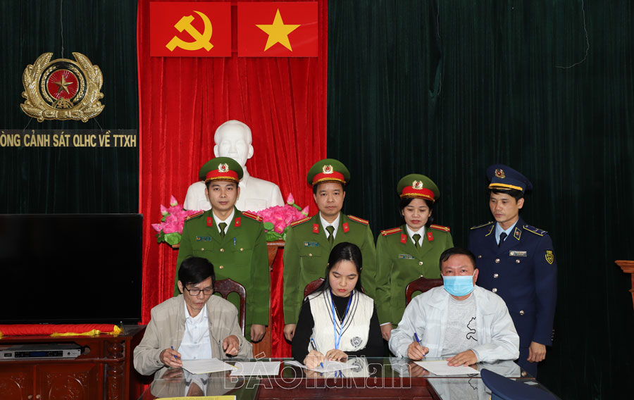 Tuyên truyền, ký cam kết về quản lý, sử dụng pháo hoa trên địa bàn