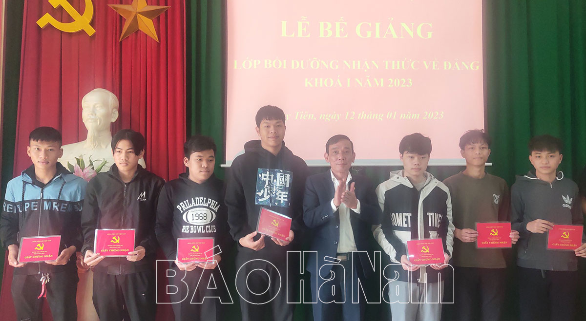 Thị xã Duy Tiên bồi dưỡng nhận thức về Đảng cho 51 thanh niên sẵn sàng nhập ngũ