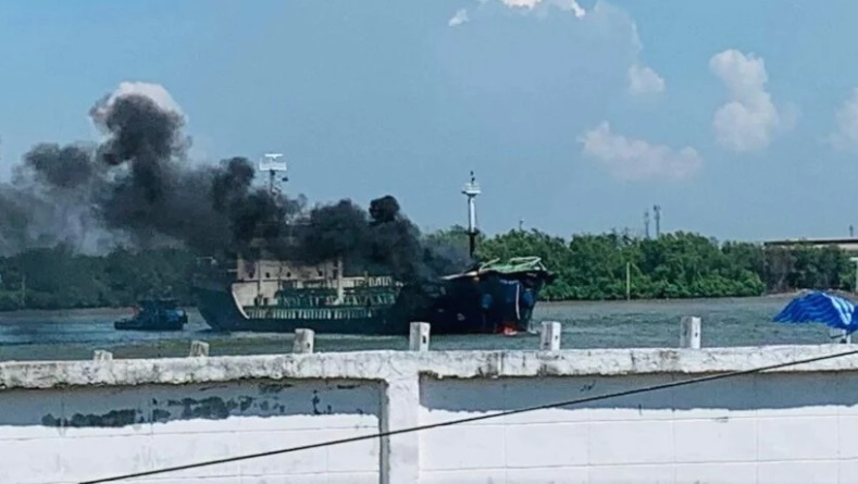 Tàu chở dầu bất ngờ phát nổ ở Thái Lan, hàng chục người bị thương