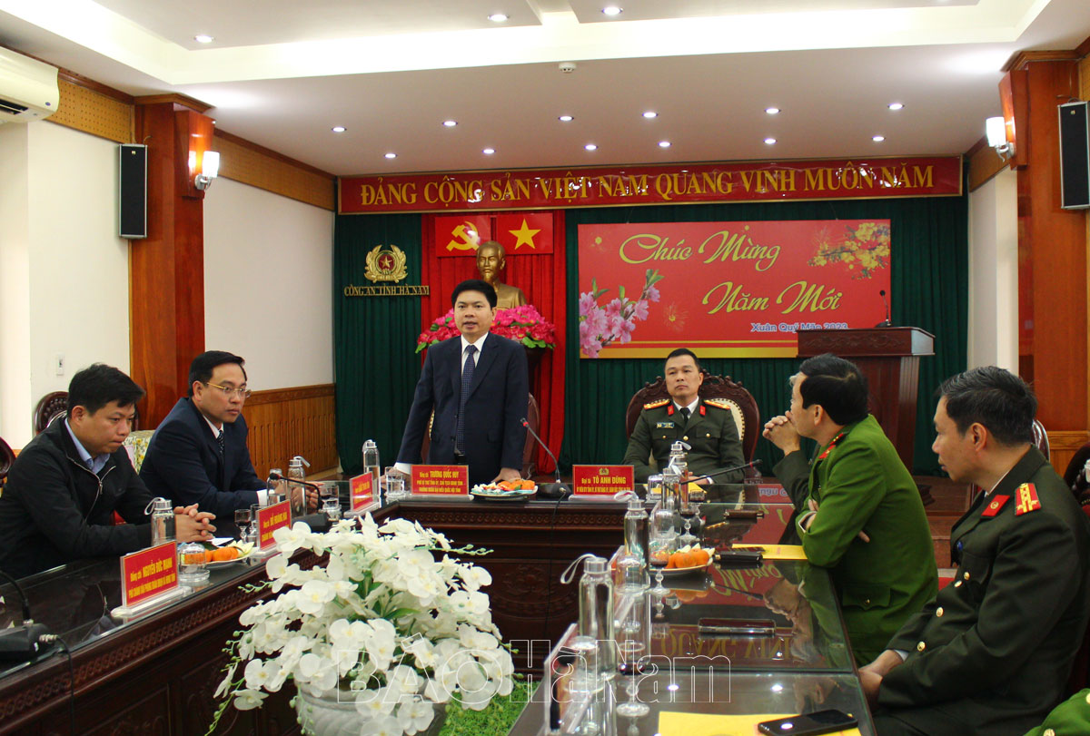 Đồng chí Chủ tịch UBND tỉnh Trương Quốc Huy thăm, chúc Tết các đơn vị trực Tết