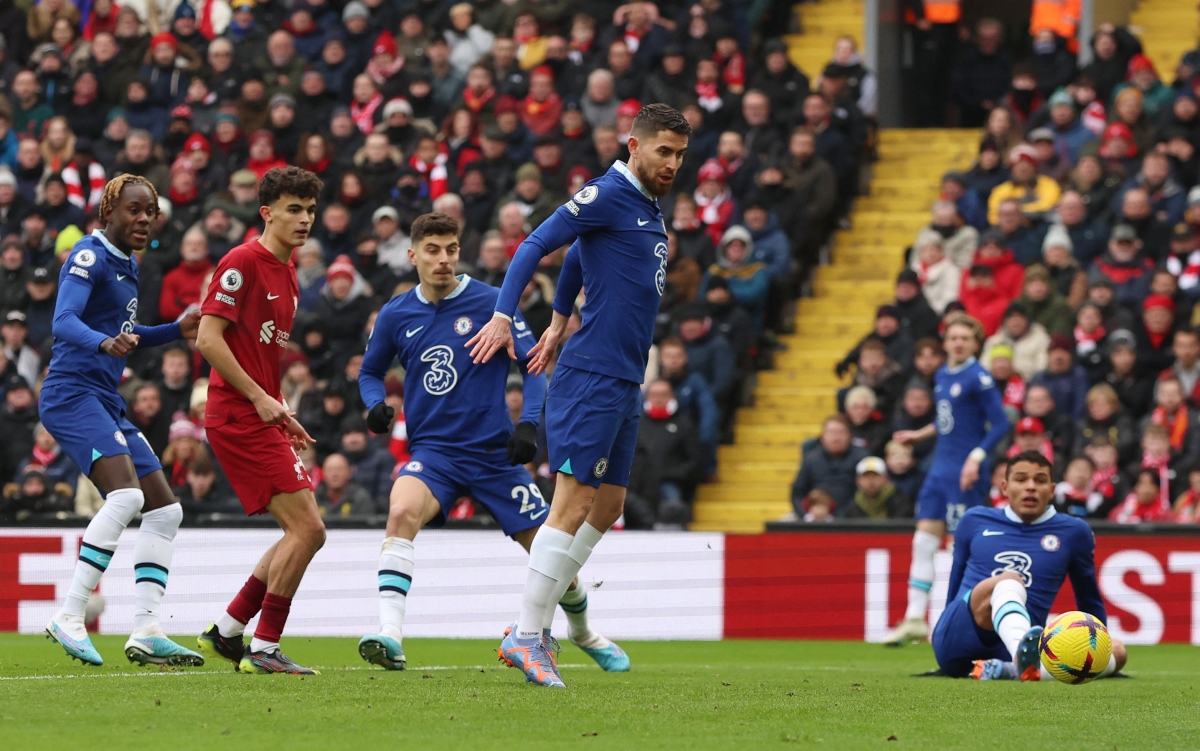 VAR từ chối bàn thắng, Chelsea chia điểm với Liverpool