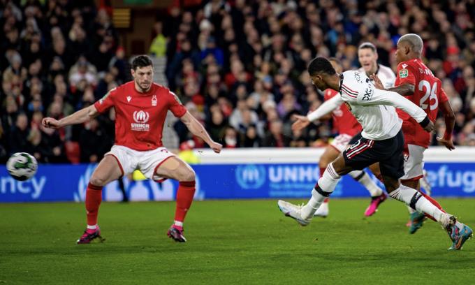 Man Utd đặt một chân vào chung kết Cup Liên đoàn