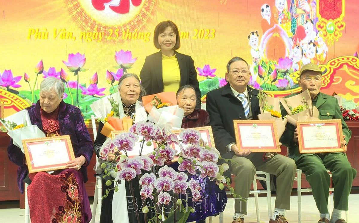 Phủ Lý tổ chức mừng thọ đầu xuân hơn 2.500 cụ cao niên tuổi tròn