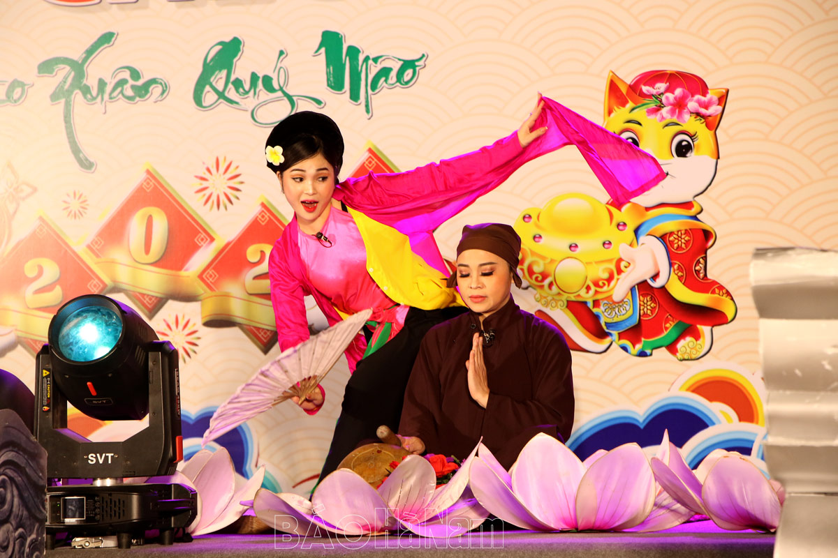 Rộn ràng chiếu chèo đầu xuân