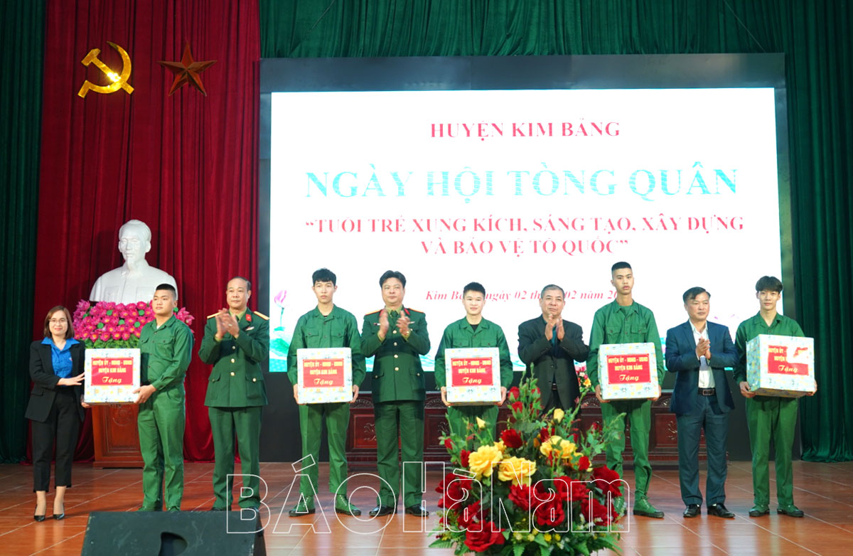 Các huyện: Kim Bảng, Lý Nhân tổ chức “Ngày hội tòng quân” động viên thanh niên lên đường nhập ngũ