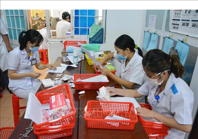 Vẫn còn nhiều vướng mắc trong mua sắm thuốc trang thiết bị y tế