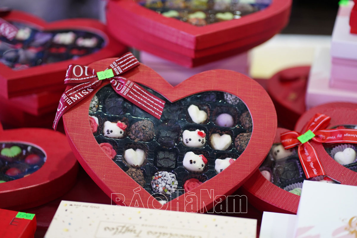 Giới trẻ năng động kinh doanh dịp Valentine