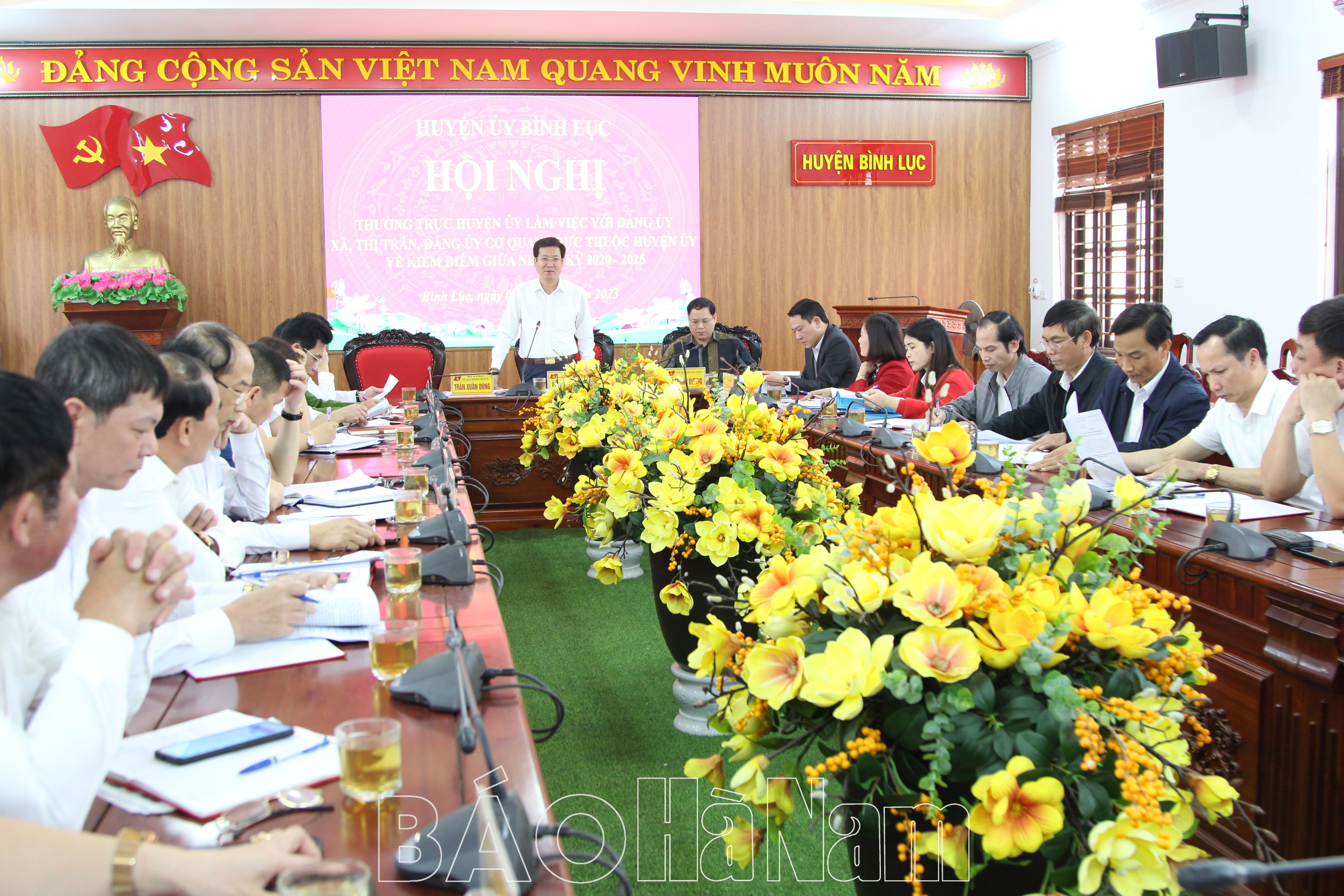 Thường trực Huyện ủy Bình Lục làm việc với đảng ủy các xã, thị trấn, đảng ủy cơ quan trực thuộc về kiểm điểm giữa nhiệm kỳ