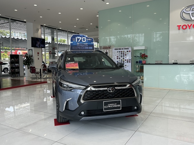 Hãng xe ồ ạt giảm giá bằng lệ phí trước bạ