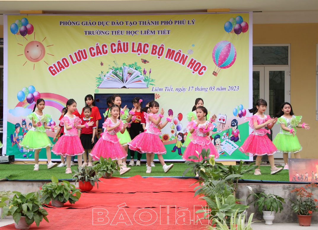 Trường Tiểu học Liêm Tiết giao lưu câu lạc bộ các môn học