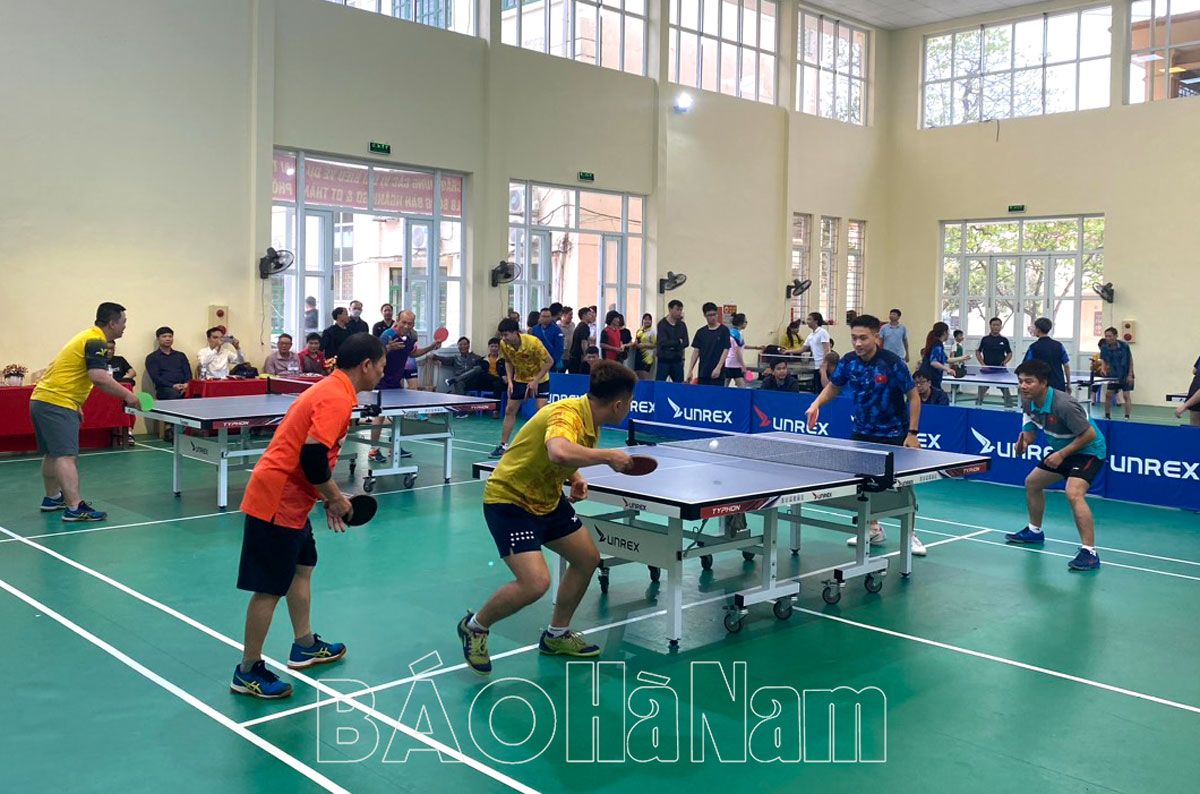 Đội tuyển bóng bàn Quốc gia Việt Nam giao lưu với các CLB bóng bàn tại thành phố Phủ Lý