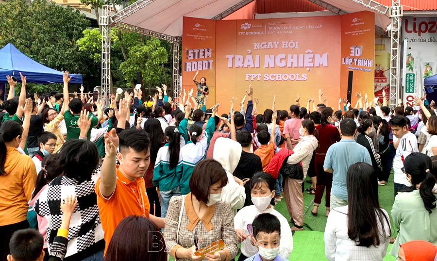 Gần 1.000 học sinh Hà Nam tham gia Ngày hội trải nghiệm FPT Schools