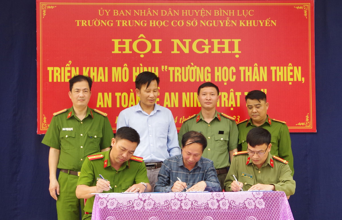 Bình Lục triển khai mô hình Trường học thân thiện, an toàn về ANTT tại trường THCS Nguyễn Khuyến