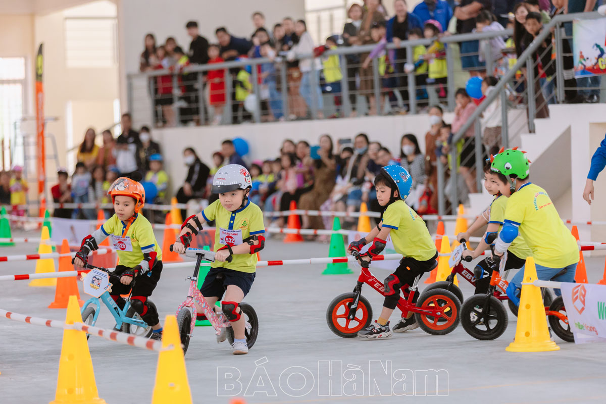 Trường Mầm non Hoa Sen phối hợp tổ chức chương trình Tôi yêu Việt Nam “Giải đua xe thăng bằng- Hoa Sen Cup 2023”