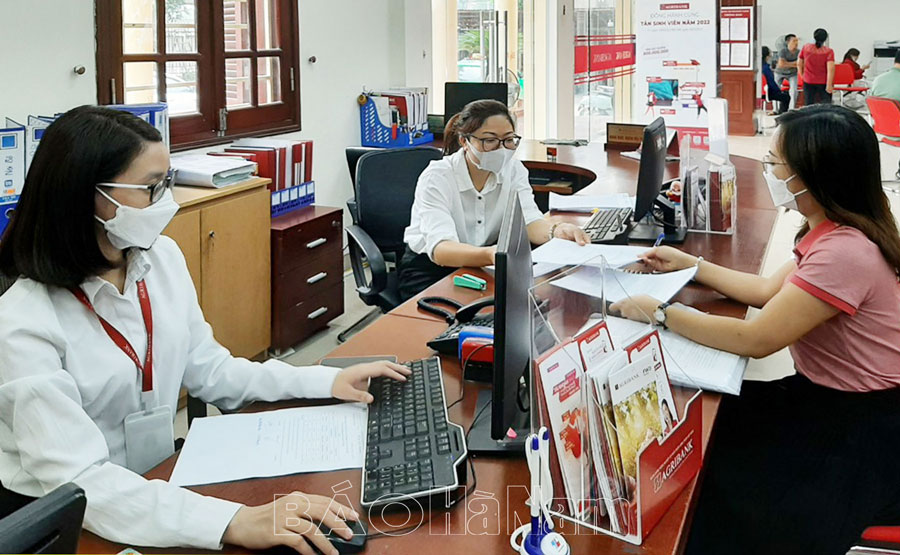 Lãi suất huy động vốn giảm, hướng tới giảm lãi suất cho vay