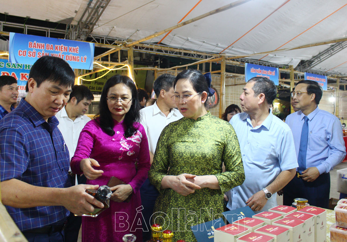 Tọa đàm, giao lưu, tuyên truyền giới thiệu và trưng bày sản phẩm OCOP; sản phẩm an toàn, có nguồn gốc trong sản xuất nông nghiệp