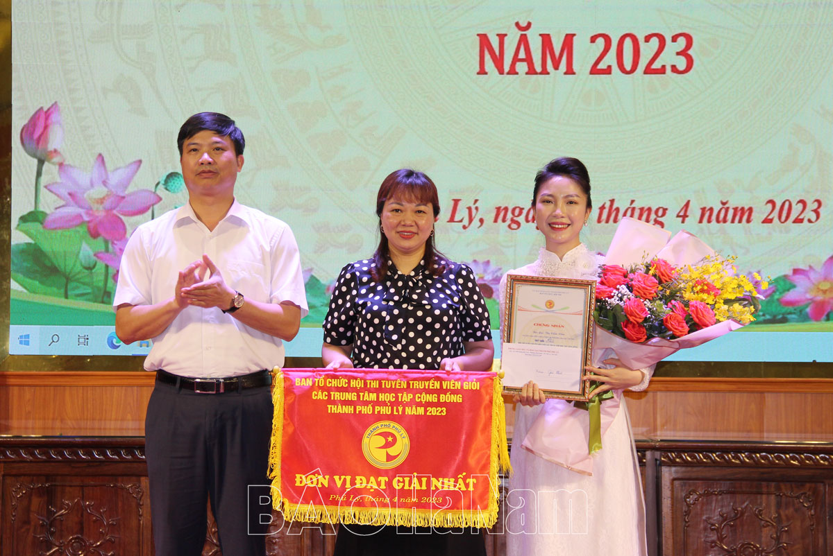 Thí sinh phường Hai Bà Trưng đạt giải Nhất hội thi tuyên truyền viên giỏi các Trung tâm học tập cộng đồng