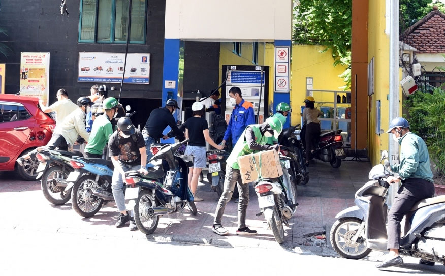 Giá xăng dầu đồng loạt giảm từ 17h00 chiều 21/4