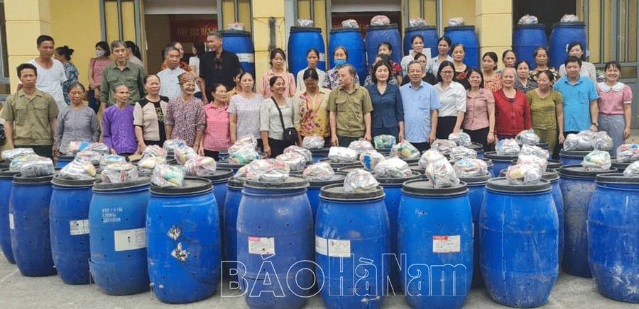 Hội LHPN Duy Tiên ra mắt mô hình dân vận khéo thực hiện tiêu chí về vệ sinh môi trường