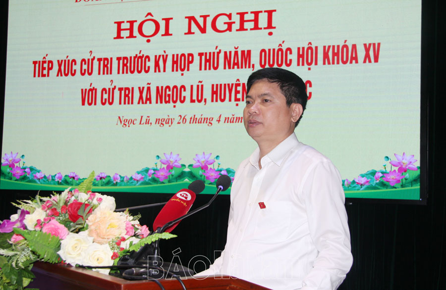 Đồng chí Trương Quốc Huy, Phó Bí thư Tỉnh ủy, Chủ tịch UBND tỉnh, Trưởng Đoàn Đại biểu Quốc hội tỉnh tiếp xúc cử tri trước Kỳ họp thứ 5