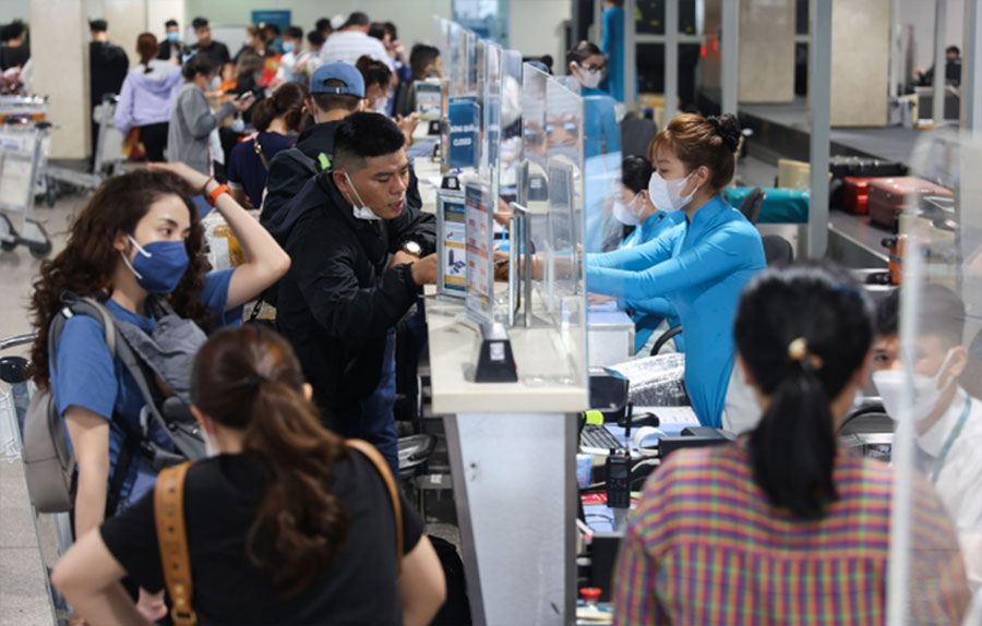 Vì sao vé máy bay trong nước tăng cao?