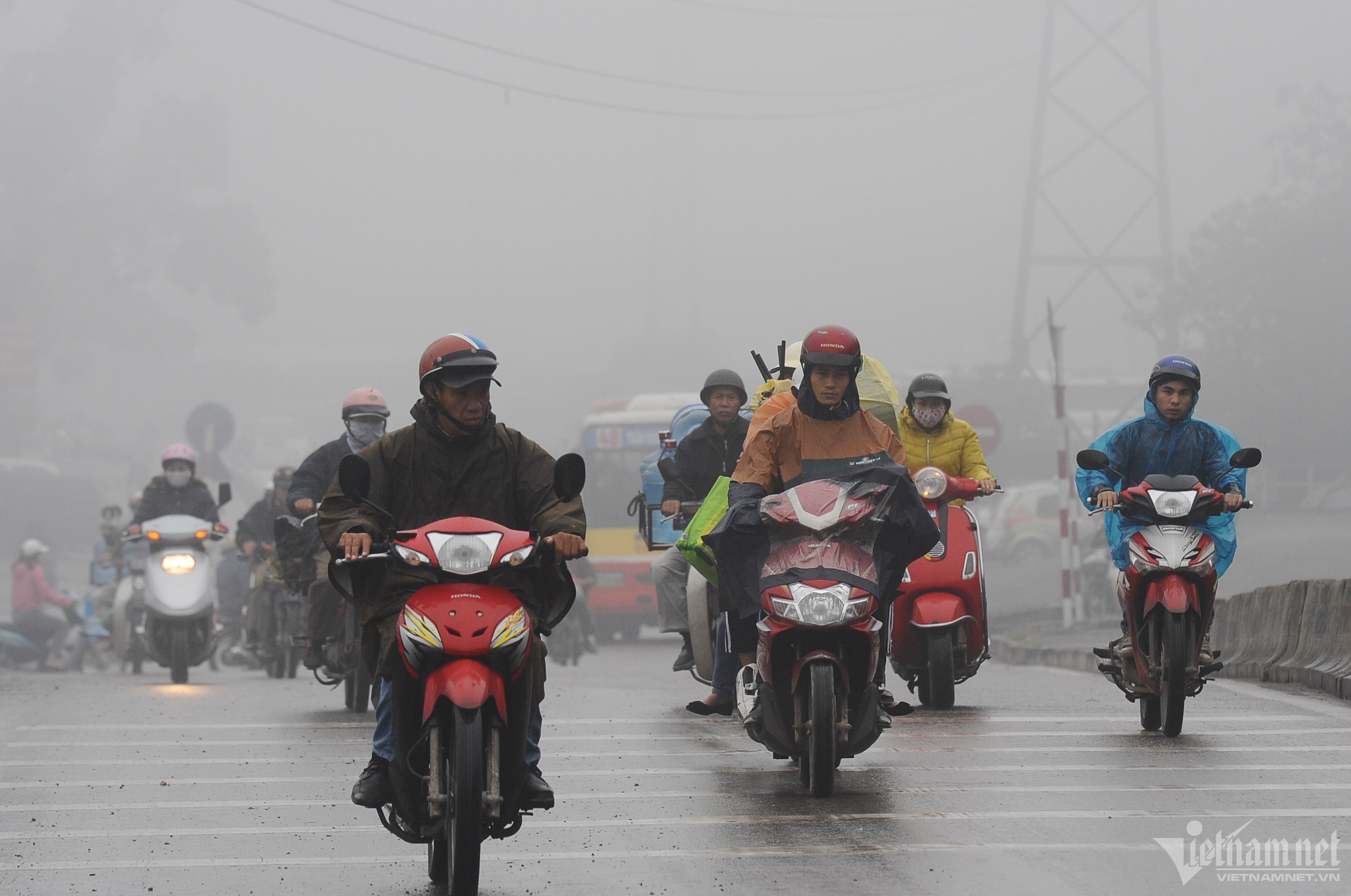 Miền Bắc tiếp tục đón đợt lạnh kèm mưa nặng hạt, nhiều nơi có sấm sét