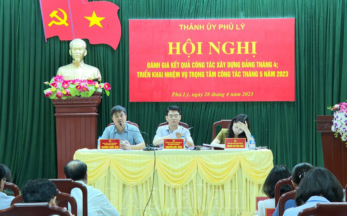 Thành ủy Phủ Lý triển khai nhiệm vụ trọng tâm công tác xây dựng Đảng tháng 5/2023