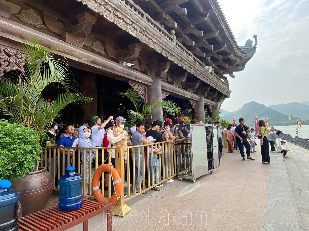 Gần 90.000 lượt khách du lịch đến Hà Nam dịp nghỉ lễ 30/4 - 1/5