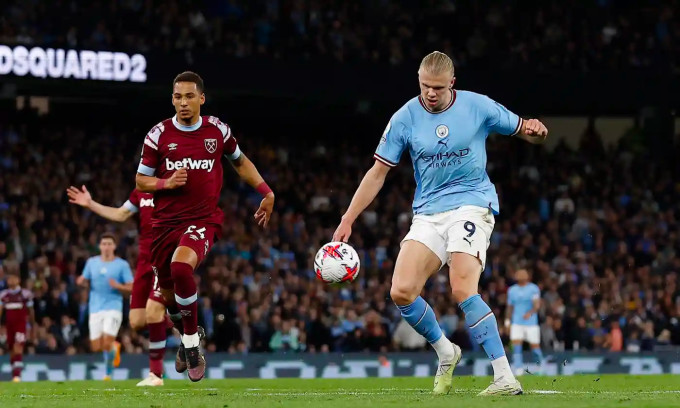 Man City đòi lại đỉnh bảng từ Arsenal