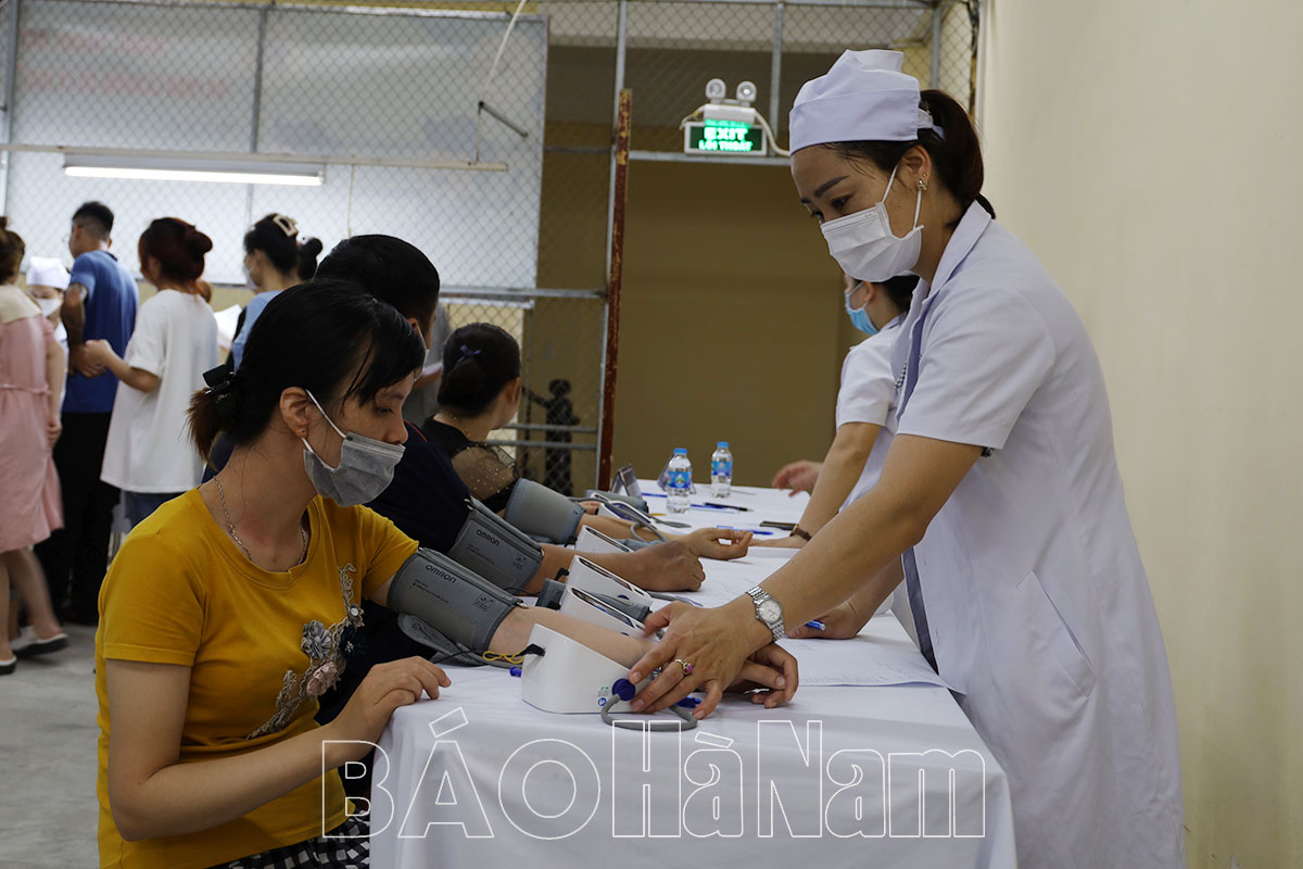 Công ty TNHH May Kim Bình tổ chức chương trình khám sức khỏe cho công nhân lao động