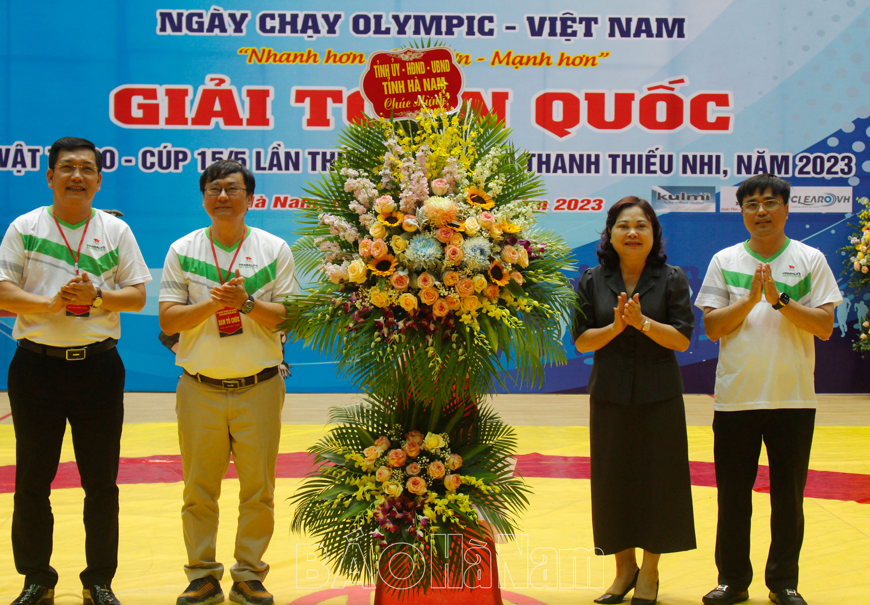 Gần 200 VĐV tham gia Giải toàn quốc “Vật tự do – Cúp 15/5 lần thứ II” năm 2023